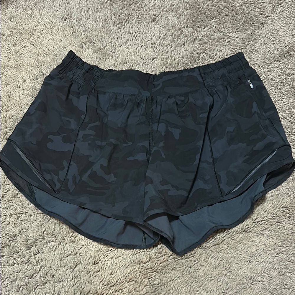 Women's Hotty Hot Black Camo Shorts Lululemon 10 long